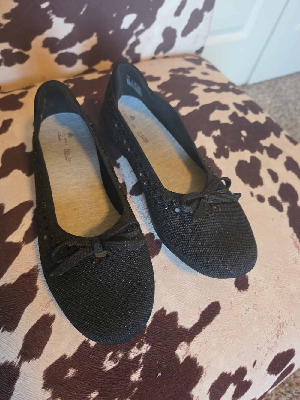 Clarks Cloudsteppers Cushion Women’s Black Knit Ballet Flats with Bow Accent 8.5